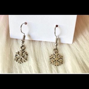 SNOWFLAKE EARRINGS SILVER-TONE
